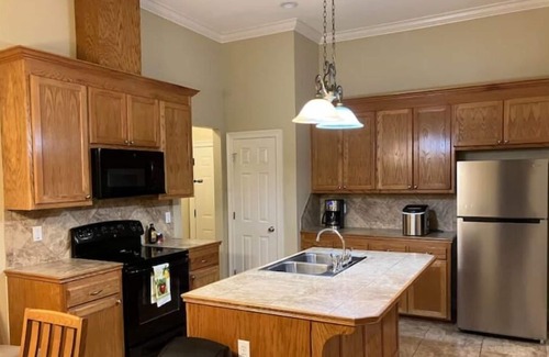Shenandoah House | !4BR 2.5BTH!by Hospitals & LSU!NOLA easy drive!