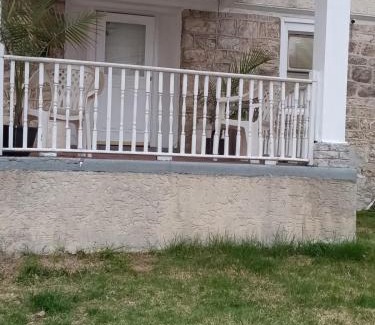 Upper Darby House | 4BR 2 baths home Near Train Shopping and Dining