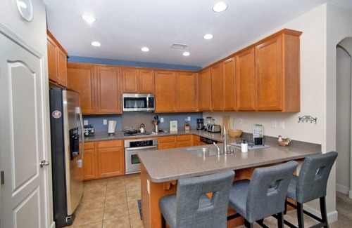 Reno House | 4BR, 20 min to Lake Tahoe & Reno, King Bed, Garage