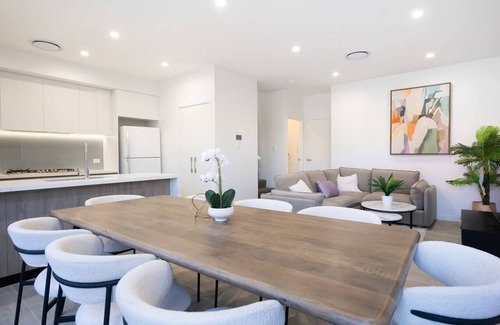 Rochedale House | 4BR Comfort | Easy Access to City & Gold Coast