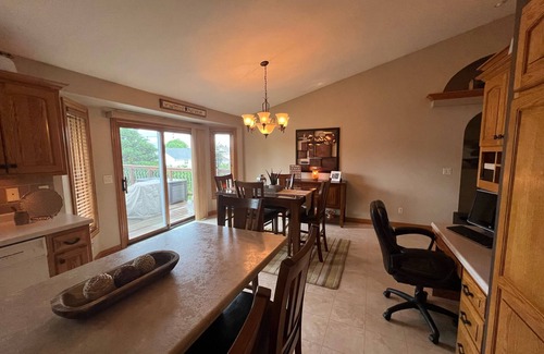 Howard House | 4BR home. 10 minutes from Lambeau Field!