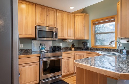 Winter Park House | 4BR - In town - walk to Restaurants, Shops, Trails [hot tub] family friendly