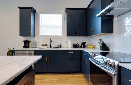 Downtown Nashville House | 4BR Retreat for 12 w/Balcony, Mins to Broadway!