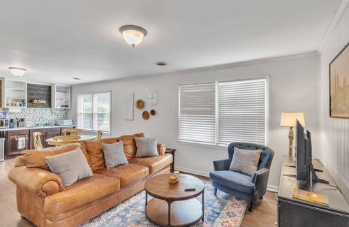 Wade Hampton House | 4BR Stay: Pet-Friendly, Sunroom, Fence & Fire Pit