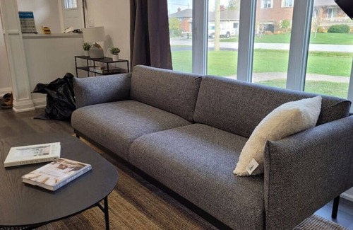 Grimsby House | 4BR+Wi-Fi+Ac+Iron+Kitchen+Washer+Free Prkng+Ntflx