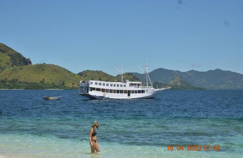 Senggigi Boat Rental | 4D3N CRUISE Lombok-Komodo-Flores