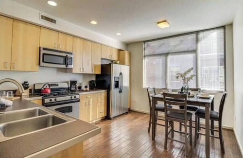 Raynolds Addition House | 4story 2bedroom 1.5bath townhome