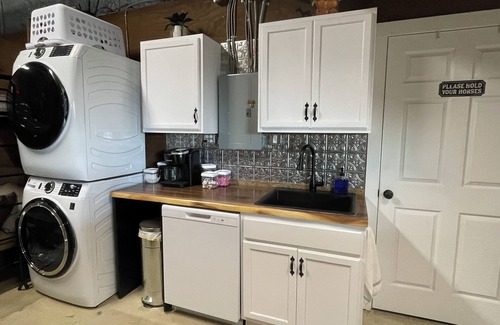 Riesel House | 4T Bunkhouse : comfortable private lodging for family fun.