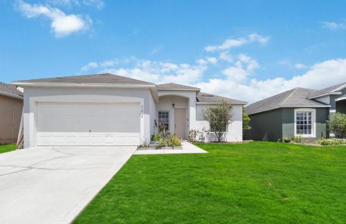 Sunset Ridge House | 5-3 Pool Home Located In Sunset Ridge Community!