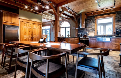 Scugog Cottage | 5-Acre Waterfront Cottage w/sauna & Hot Tub at lake Scugog, 1 hour from Toronto