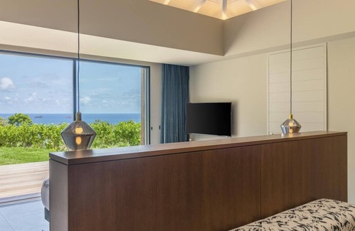 Terre Neuve Villa | 5 BDRM Villa w Splendid Ocean Views