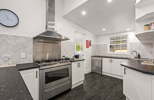 Newtown House | 5 Bed 5 Bath Urban Getaway Ipswich Central