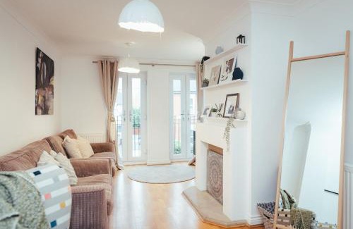 South Woodham Ferrers House | 5 Bed Family Home- Free Parking