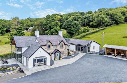 Hendrerwydd House | 5 Bed in Ruthin 86009