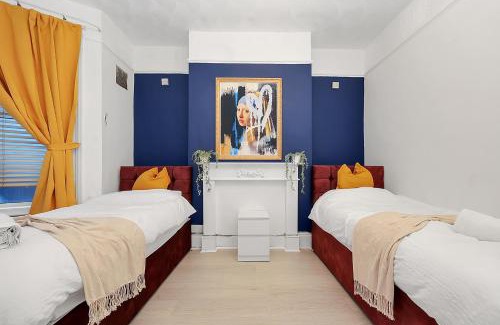 Leabridge Apartment | 5 Bed Town-house by Harlington
