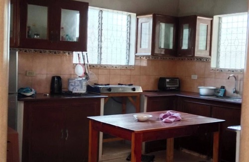 Basdiot House | 5 Bedrm villa by the seaside great for diving and snorkling family friendly.