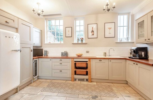 Wainfleet All Saints Cottage | 5 bedroom accommodation in Wainfleet, near Skegness