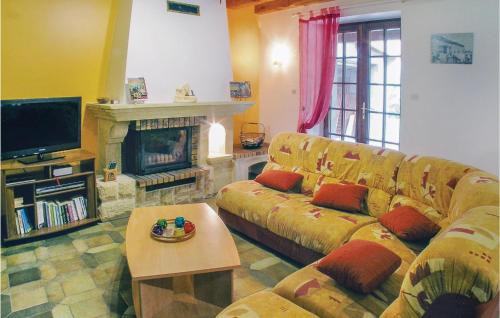 Louzy House | 5 Bedroom Awesome Home In Louzy