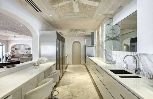Old Trees Bay Apartment | 5 bedroom beachfront holiday condominium