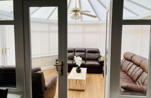 Healing Villa | 5-Bedroom Cottage in Healing, Grimsby