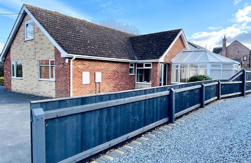 Healing Villa | 5-Bedroom Cottage in Healing, Grimsby