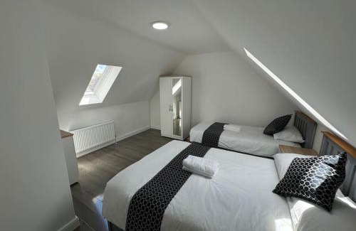 Grimsby Villa | 5-Bedroom Cottage in New Waltham, Grimsby