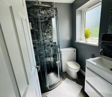 Grimsby Villa | 5-Bedroom Cottage, New Waltham, Grimsby