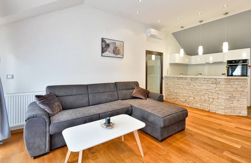 Lasinja House | 5 bedroom cozy home in Desni Stefanki