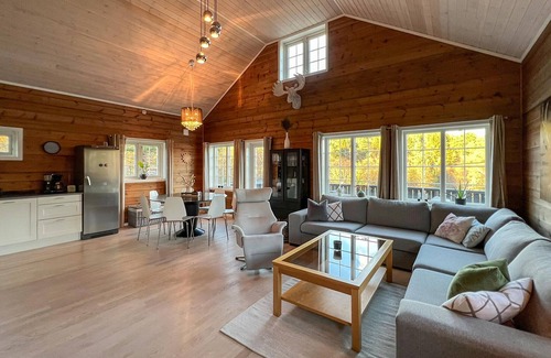 Belland House | 5 bedroom cozy home in Lyngdal