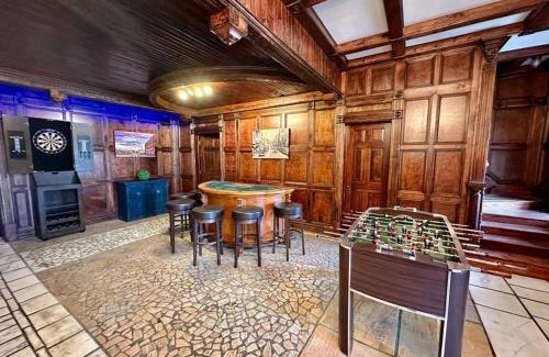 Bristol House | 5 Bedroom Estate near Casino and downtown
