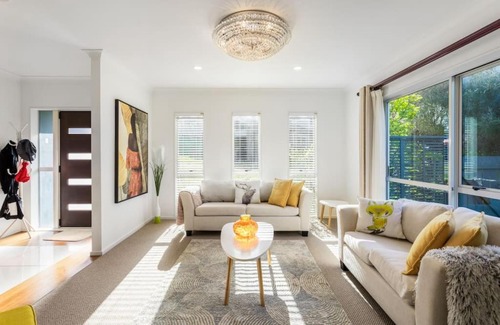 Sandringham House | 5-Bedroom Gem - Parking - Sandringham-Mount Eden