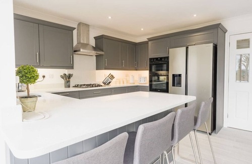 Heswall House | 5 Bedroom Home, Sleeps 10, Nr Royal Liverpool Golf