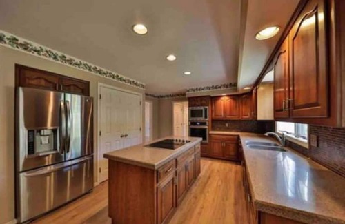 Zionhill House | 5 bedroom house with HEATED pool and game room
