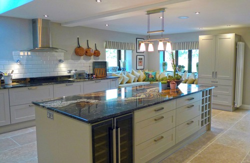 Goole House | 5 bedroom luxury retreat set in 1.3 acres of landscaped grounds with hot tub