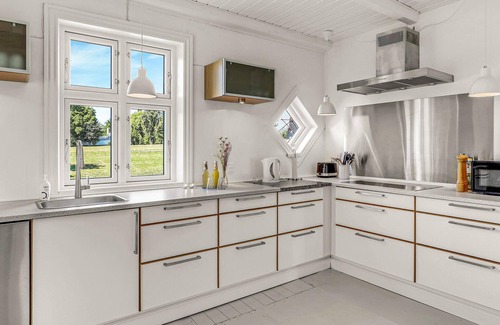 Listed House | 5 bedroom nice home in Svaneke