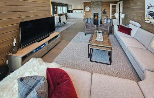 Vinje House | 5 Bedroom Nice Home In Edland