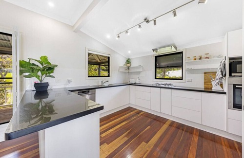 Mount Mellum House | 5 Bedroom QLDer with pool, fireplace and 50km of stunning views