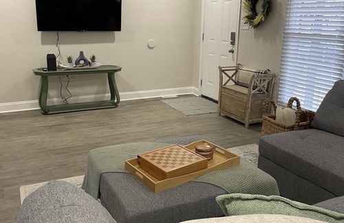 New Castle House | 5 Bedroom Townhome near UD campus