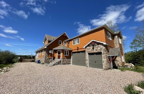 Bonfield Cottage | 5 Bedroom Waterfront Lake House