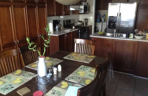 Ottawa Division House | 5 bedrooms cozy house in a very quiet & family friendly area