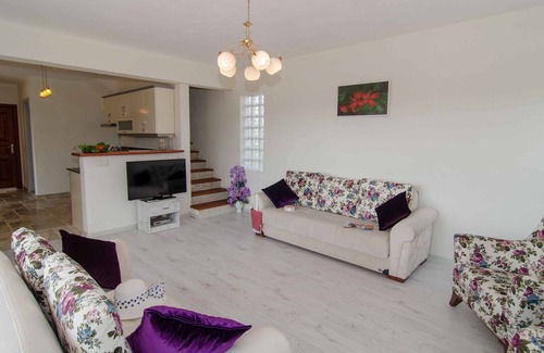 Hisaronu Villa | 5 Bedrooms, heated pool, pool table, table tennis, bbq & wifi.
