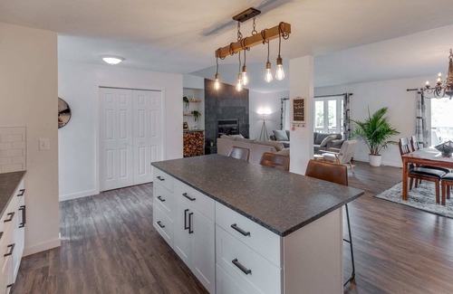 Baxter House | 5 Bedrooms, Movie Theater, Game Room, Water Toys, Beach, With Great Location!