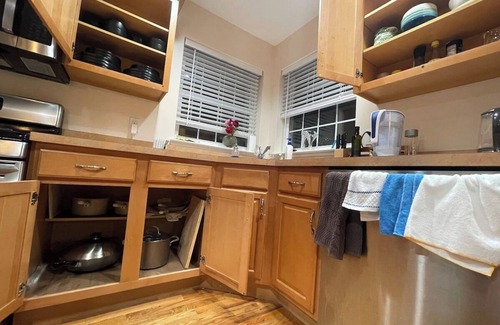 Middletown House | 5 Bedrooms, Swimming Pool, Jacuzzi, Cinema, and a Wonderful Place for Traveling