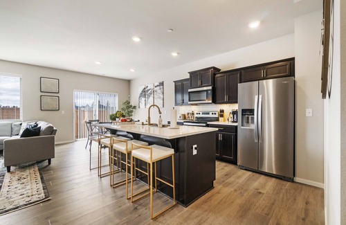Puyallup House | 5 Bedrooms, Theater Room, Kid-Friendly, Perfect For Big Groups