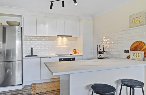 Hawks Nest Apartment | 5 Booneroo, TOP NOTCH