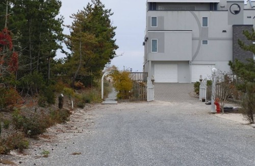 Loveladies House | 5 BR, 3rd from the ocean