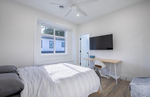 Surrey Apartment | 5 BR Brand New Luxurious White Rock Spacious Home