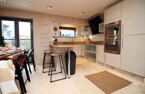 Castle House | 5 BR | Luxury | Stunning Beachview