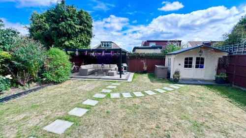 Shepperton House | 5 Bruce Avenue