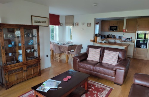 Burford Cottage | 5 BURFORD MEWS, family friendly, with a garden in Burford